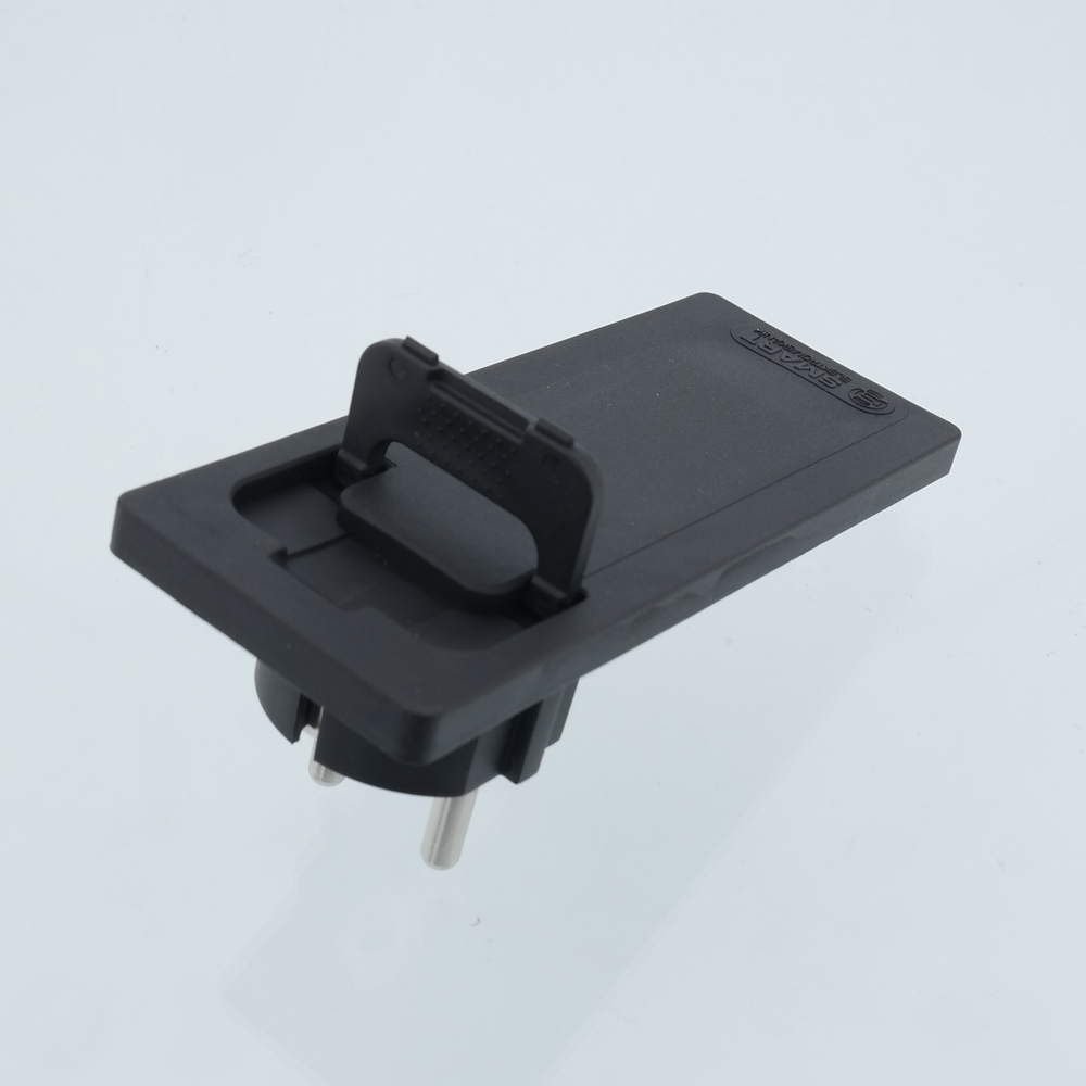Tek-Iş Earthed Flat Plug Black