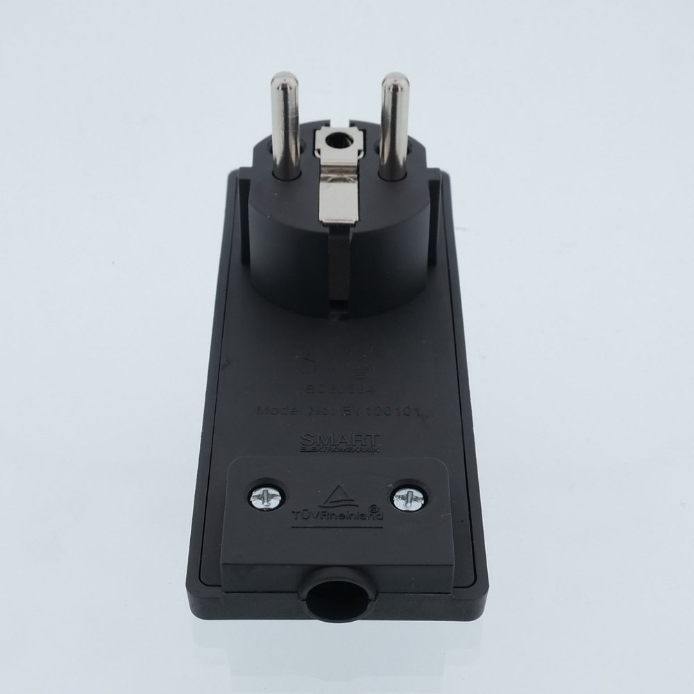 Tek-Iş Earthed Flat Plug Black