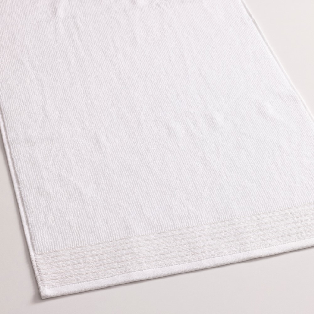 Penelope Glow Towel 50*90 Cm ; White